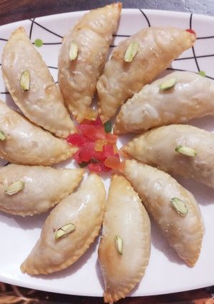 A picture of Semolina Mawa Gujiya.