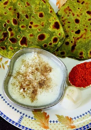 पालक पराठा (palak paratha recipe in Hindi) रेसिपी मुख्य फोटो