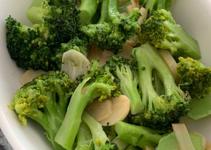 Resep 🥬 Cah Brokoli Bawang Putih oleh Lydia Susanto Cookpad
