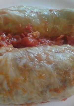 A picture of Halupkis (stuffed cabbage).