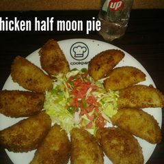 A picture of Chicken half moons pie.