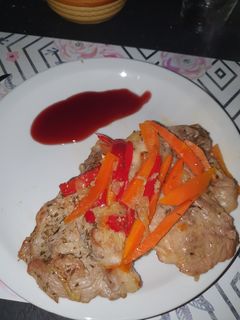 Una foto de Bondiola de cerdo agridulce con salsa reducción de malbec