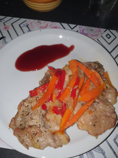 Una foto de Bondiola de cerdo agridulce con salsa reducción de malbec