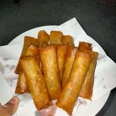 A picture of Lumpia isi sayur ayam.