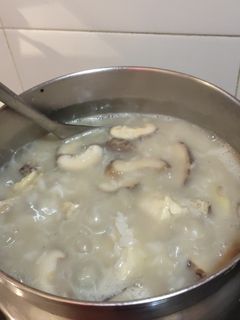 A picture of Chicken Arroz Caldo.