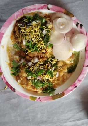A picture of Tikkiya chaat.