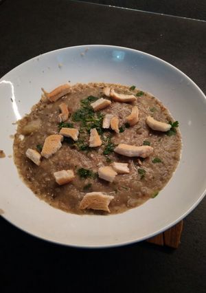Una foto de Sopa crema de hongos y papa