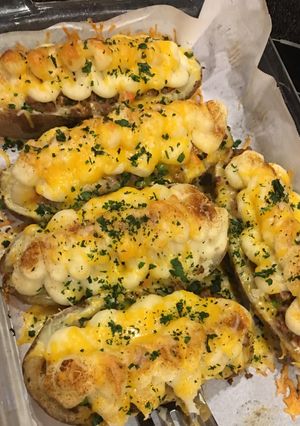 A picture of Sheppards pie stuffed baked potatoes.