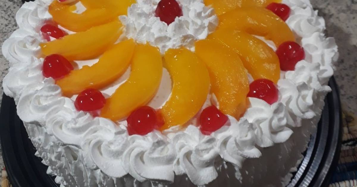 Torta de vainilla con chantilly, duraznos y cerezas!☕ Receta de Marita  Sosa- Cookpad