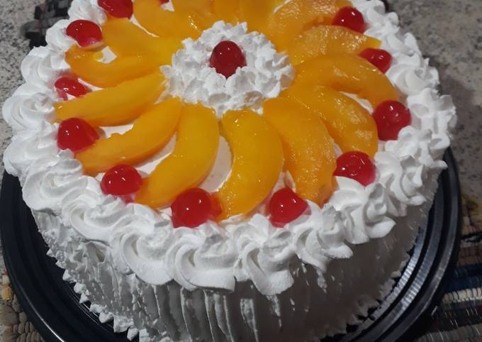 Torta de vainilla con chantilly, duraznos y cerezas!☕ Receta de Marita