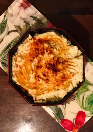 Una foto de Hummus de garbanzos✨