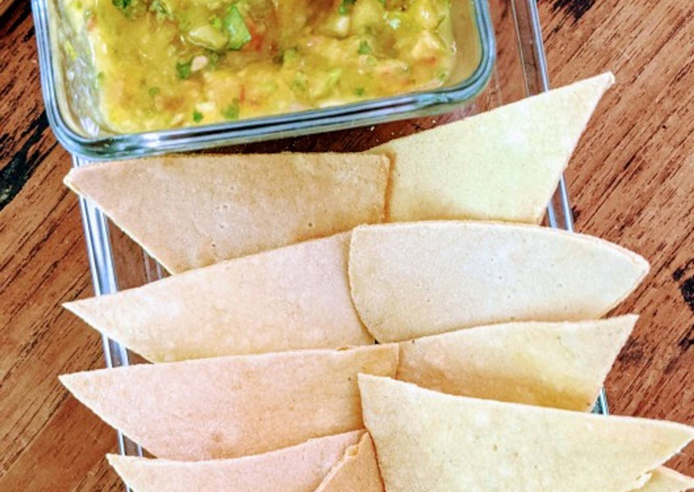 Baked nachos with mango salsa
