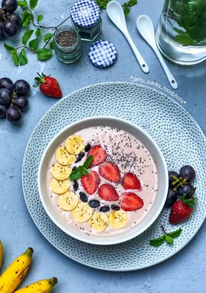 Foto resep Banana Strawberry Smoothies Bowl