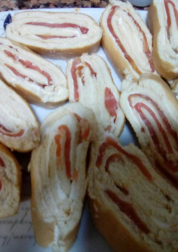 Una foto de Canapés de salmón ahumado y paté salado