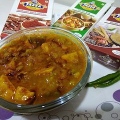 A picture of Matar Paneer.