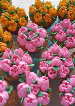 Una foto de Cupcakes de vainilla con boquillas rusas #Mirecetario2019