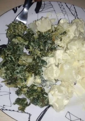 Una foto de Revuelto de acelga y ensalada de papa con huevo