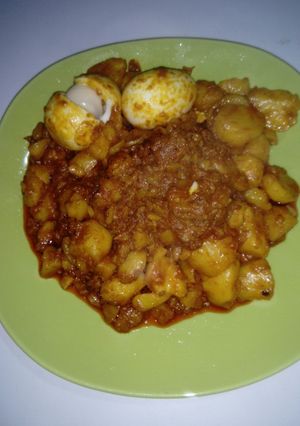 A picture of Irish potatoes porriage Garnished with Boil Eggs.