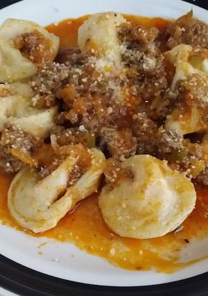 Una foto de Capelettis caseros relleno de queso y jamón