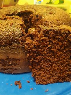 Una foto de Bizcochuelo de chocolate Fácil y Esponjoso sin leche