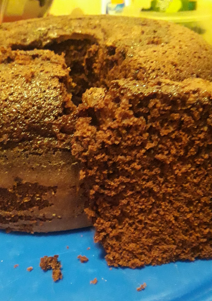 Una foto de Bizcochuelo de chocolate Fácil y Esponjoso sin leche
