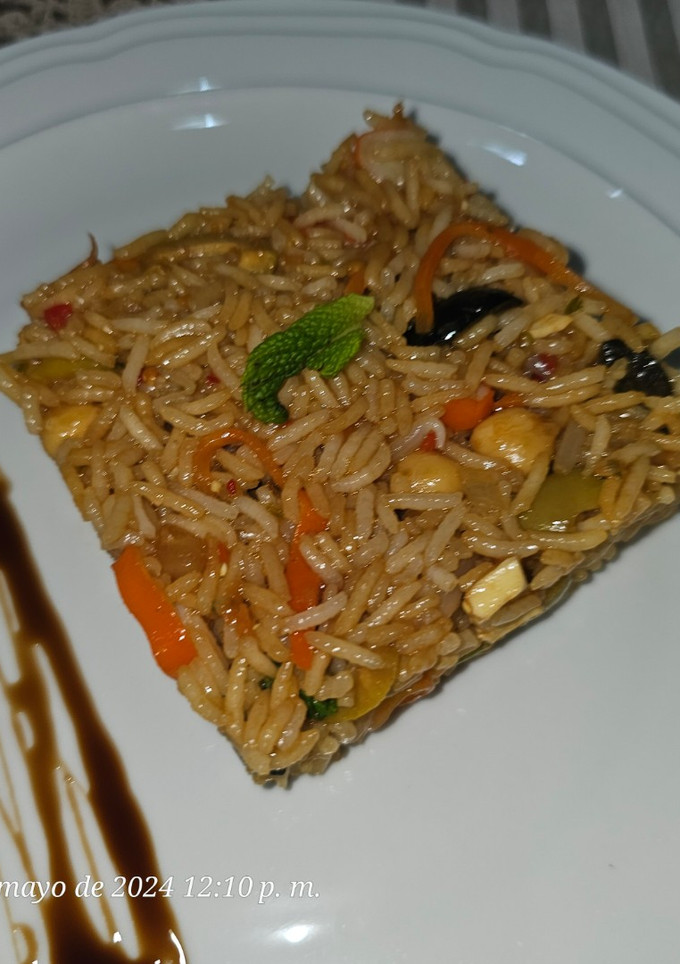 Una foto de Ensalada de arroz y garbanzos