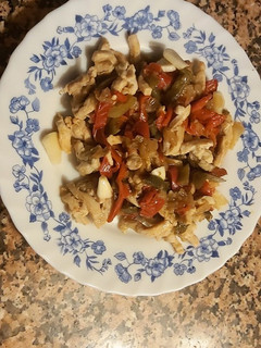 Una foto de Tiras de pechuga con pimientos