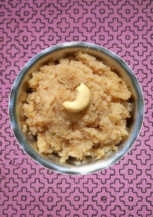 सूजी का हलवा (sooji ka halwa recipe in Hindi) रेसिपी मुख्य फोटो