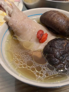 簡單做料理-香菇雞湯（電鍋） 的食譜成品照片