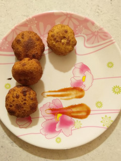 ஆலு கச்சோரி (Aloo kachoori recipe in tamil) செய்முறை முக்கிய புகைப்படம்