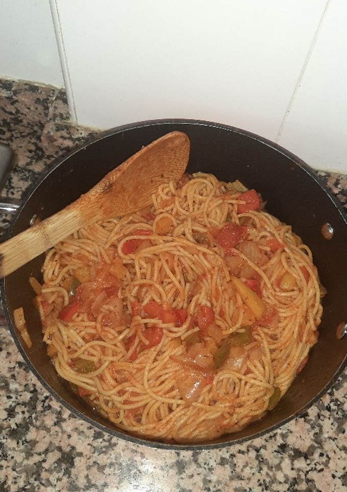 Una foto de Espaguetis con verduras