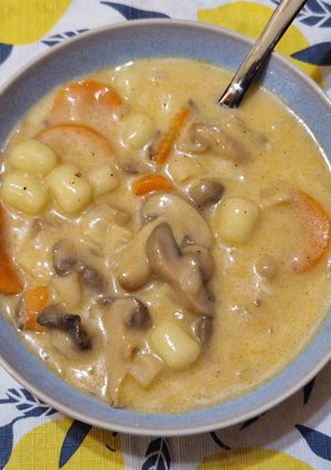 Gombaleves krumpligombóccal recept fotója