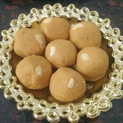 A picture of Besan laddu.