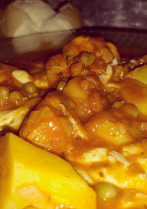 Una foto de Estofado con pollo🍗🥔