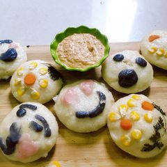 Emoji Sooji Idli A picture of Emoji Sooji Idli.