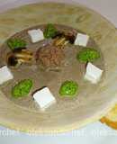 Суп🍲 із печериць з потрошкамита песто/Mushroom soup with gibletsand pesto