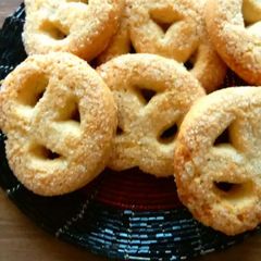 A picture of Eggless coconut cookie.