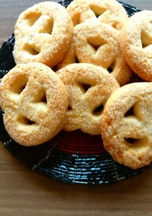 A picture of Eggless coconut cookie.