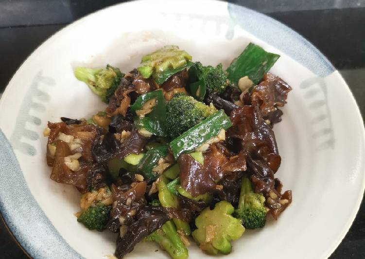 Resep Ca Brokoli Jamur Tiram Sederhana, Sempurna