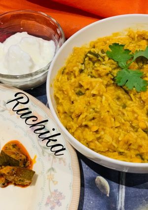 A picture of Daal palak khichadi.