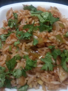 સેઝવાન ફ્રાઈડ રાઈસ (Schezwan Fried Rice Recipe In Gujarati) રેસીપી મુખ્ય ફોટો