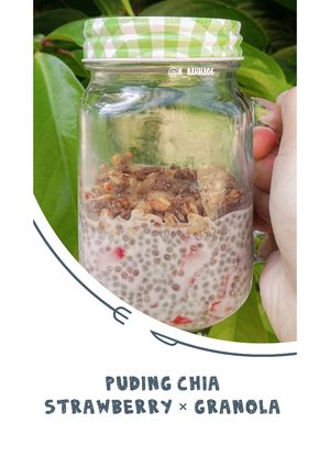 Foto resep Puding Chia Strawberry × Granola