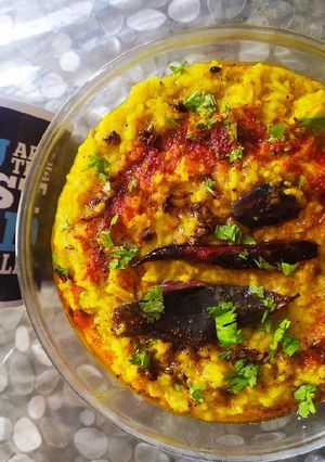 A picture of Masala khichdi (Khichdi made with rice, lentils and Spices).