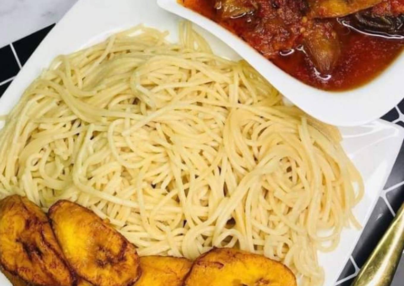 Pasta and plantain with stew