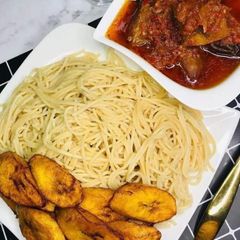 Pasta and plantain with stew A picture of Pasta and plantain with stew.