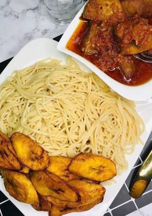 A picture of Pasta and plantain with stew.