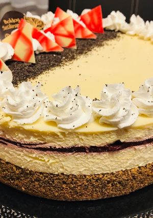 Mákos vanília torta cseresznyével recept fotója
