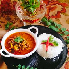 A picture of KADALA CURRY 🍛🍛 puttu kadala curry 🍛.