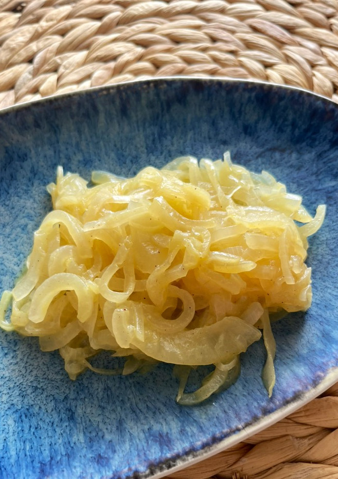 Una foto de Cebolla caramelizada con naranja a fuego lento (sin azúcar)