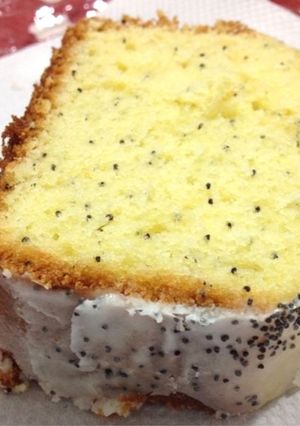 Una foto de Budín de cafetería. (Budín de limón y amapola)